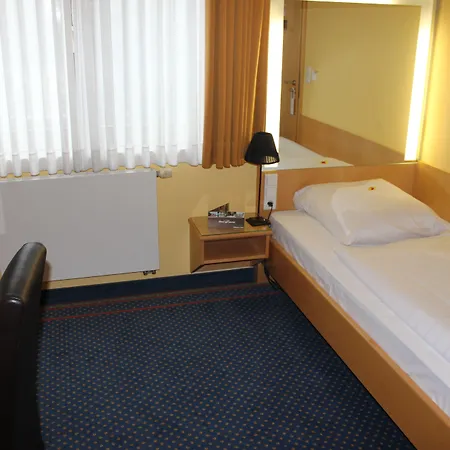 Victoria Hotel 3*